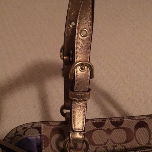 A patched Coach tote bag in gold color. - Picture 12 of 12